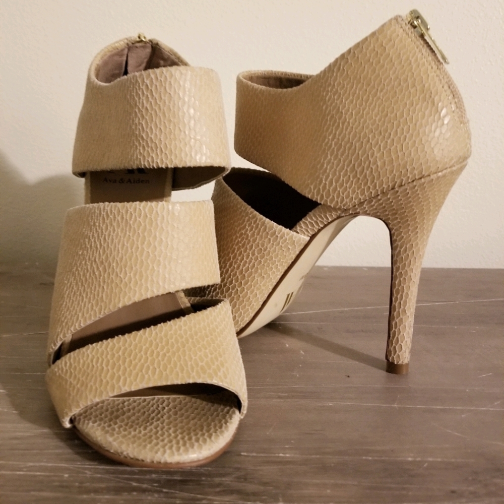 Ava & Aiden Nude Peep Toe Heels